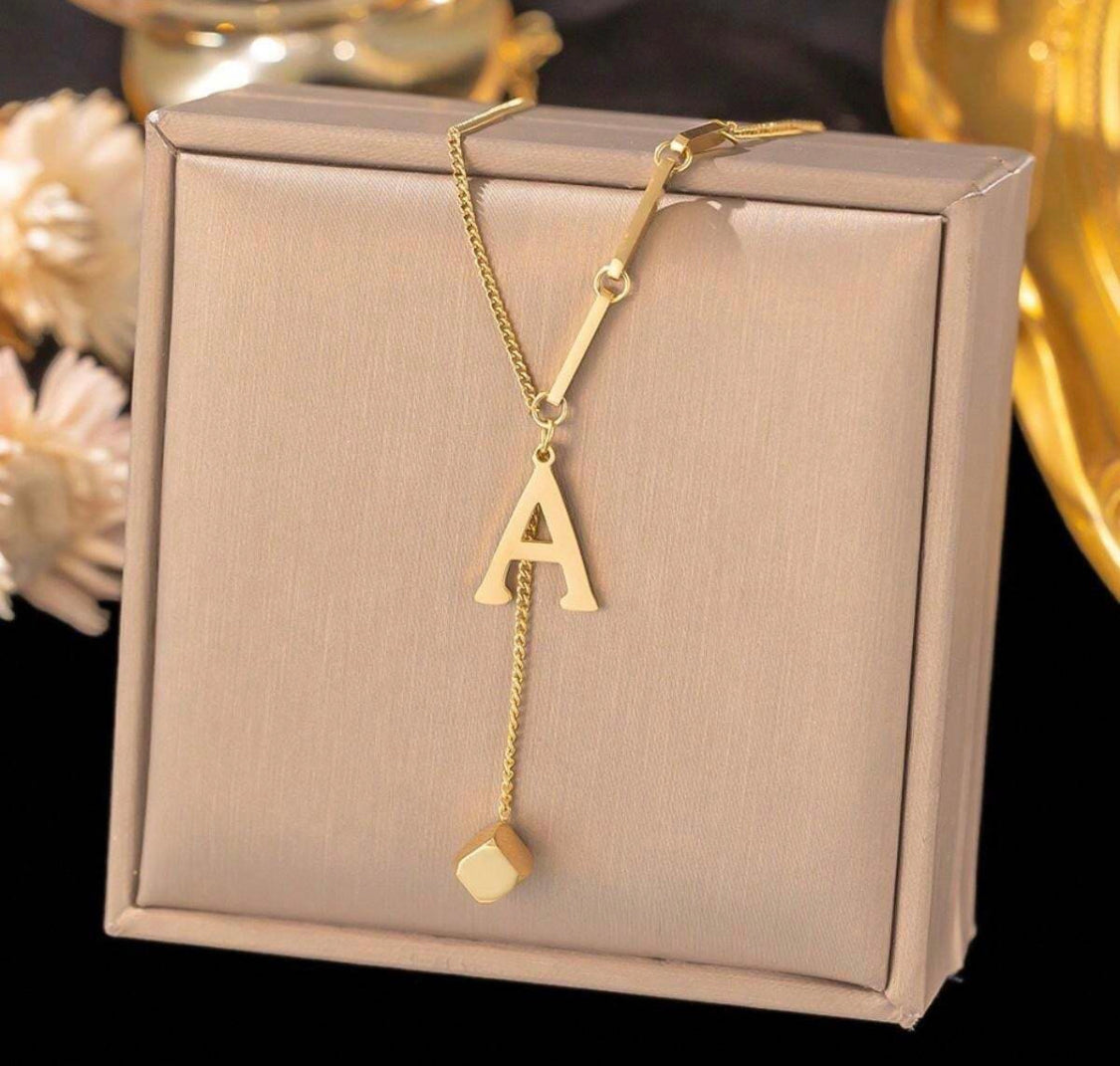 LETTER NECKLACE - Ajustable